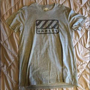 Oakley t-shirt